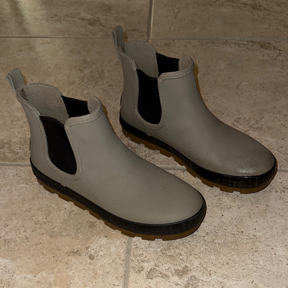 Sperry Torrent Chelsea Boot in Taupe